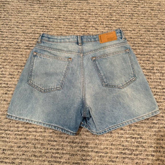 Frank and Oak Stevie Tapered Denim Short in Light Wash - Picture 4 of 13